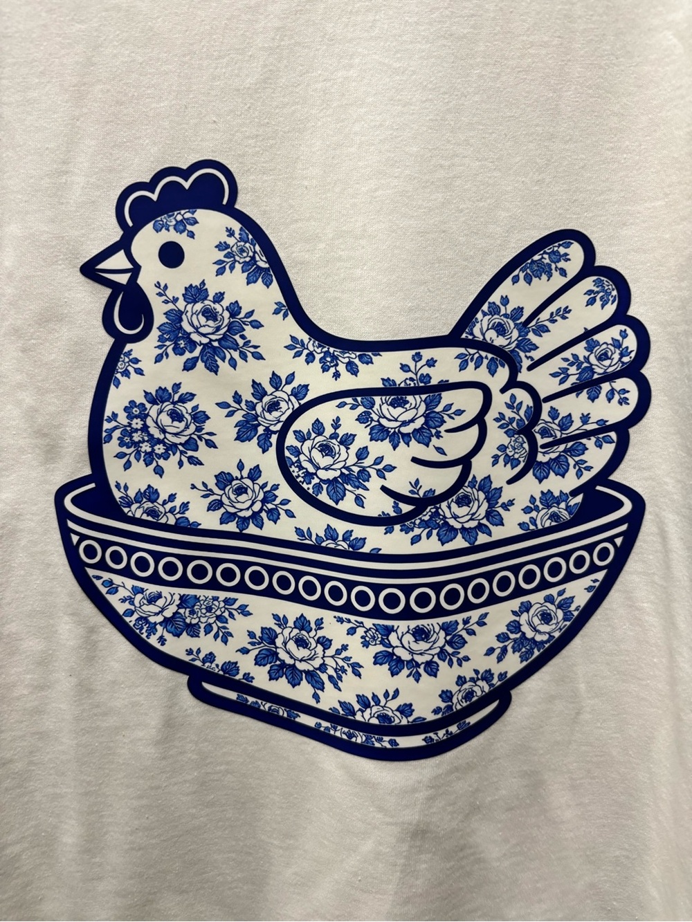 DTF Transfer Graphic Tee with Blue Floral Hen On Nest Design New W/O tags - Picture 2 of 5
